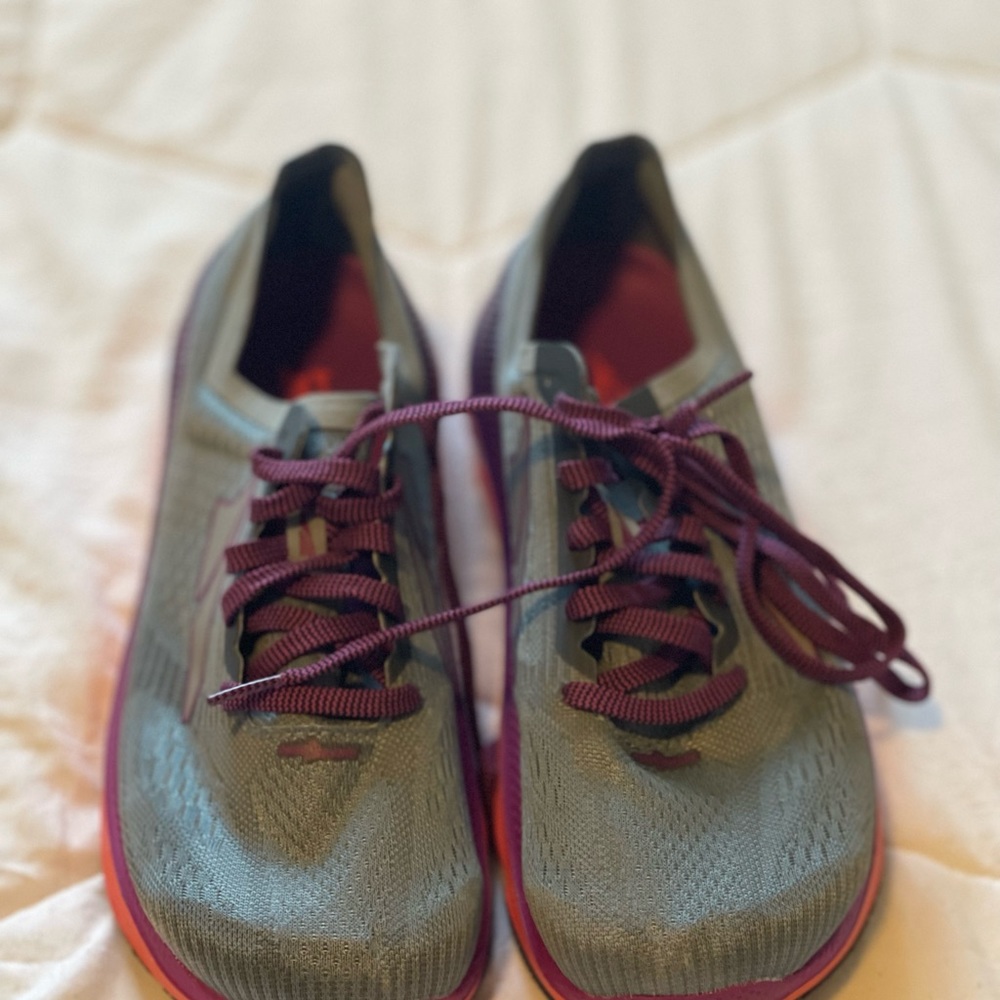 Ultra lightweight running shoes